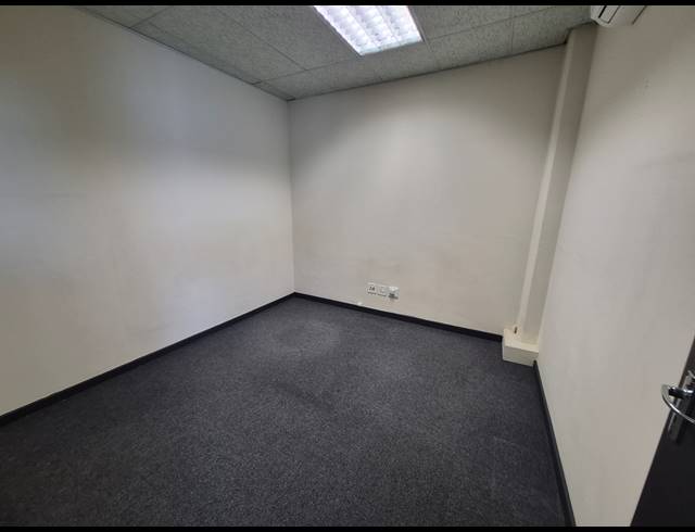 348M² OFFICE TO LET IN BRUMA